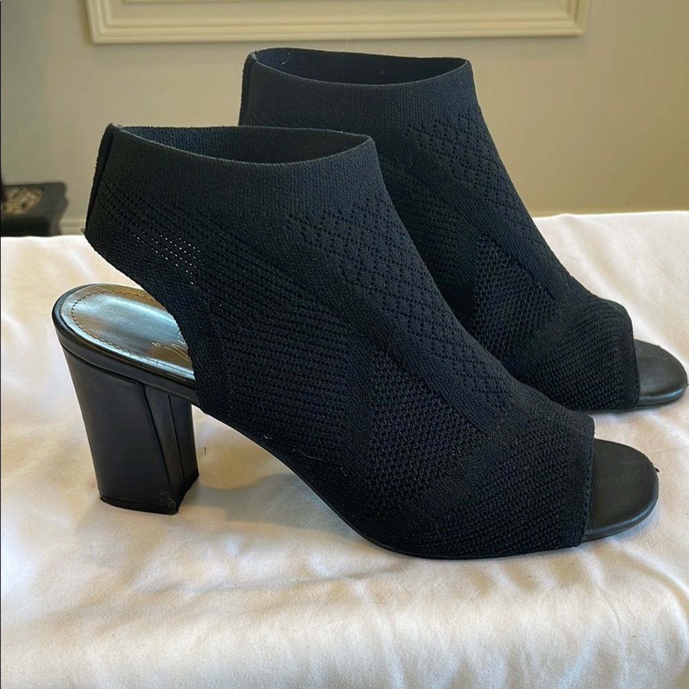 Elegant Black Women's Heeled Anklet  Sandals